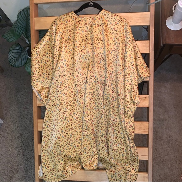 Yellow Floral Silky Oversized Kimono - Picture 6 of 7